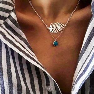 Minimalist Multilayer Leaf Drop Necklace